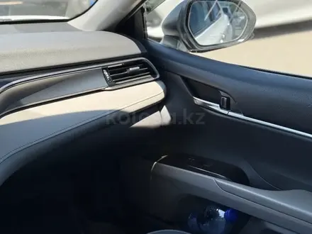 Toyota Camry 2022 года за 12 400 000 тг. в Актау – фото 16
