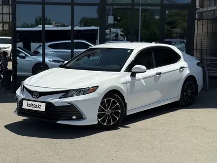 Toyota Camry 2022 года за 12 400 000 тг. в Актау