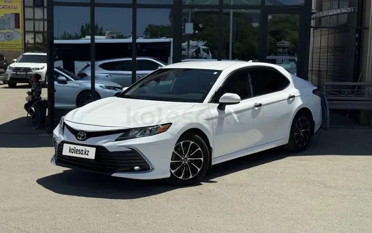 Toyota Camry 2022 года за 12 400 000 тг. в Актау