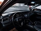 Toyota Camry 2018 года за 11 000 000 тг. в Атырау – фото 5