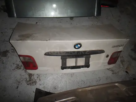 Крышка багажника BMW 320I E46 за 60 000 тг. в Алматы
