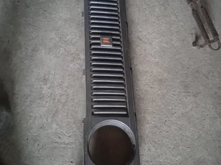 Очки-решетка радиатора на Исузу Тропер оригинал. за 50 000 тг. в Алматы – фото 2
