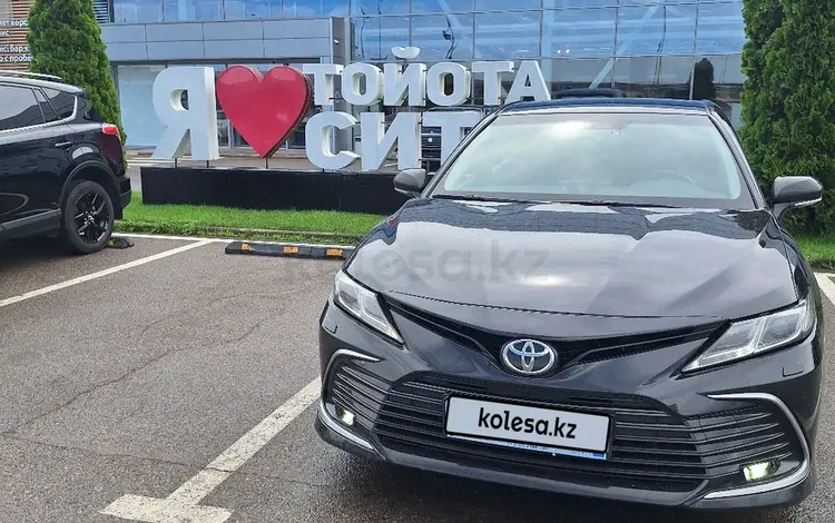 Toyota Camry 2021 года за 13 800 000 тг. в Алматы