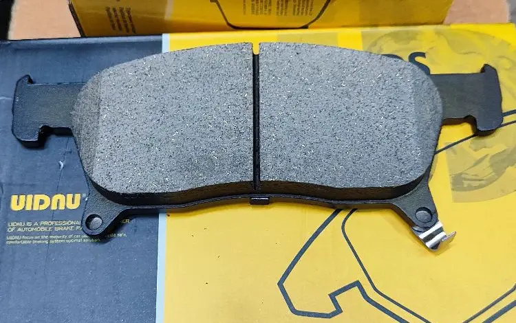 Тормозные колодки на Cadillac Escalade за 1 000 тг. в Алматы