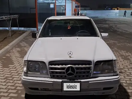 Mercedes-Benz E 200 1994 года за 1 200 000 тг. в Актау – фото 2
