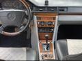 Mercedes-Benz E 220 1992 года за 1 900 000 тг. в Караганда – фото 3