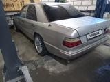 Mercedes-Benz E 260 1991 года за 650 000 тг. в Актобе – фото 3