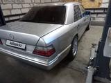 Mercedes-Benz E 260 1991 года за 650 000 тг. в Актобе – фото 4