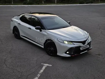Toyota Camry 2021 года за 13 500 000 тг. в Караганда