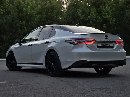 Toyota Camry 2021 года за 13 500 000 тг. в Караганда – фото 16