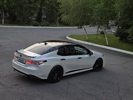Toyota Camry 2021 года за 13 500 000 тг. в Караганда – фото 18