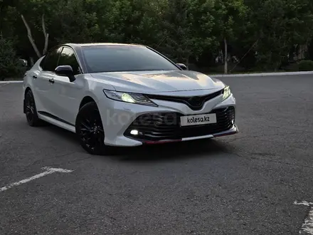 Toyota Camry 2021 года за 13 500 000 тг. в Караганда – фото 3