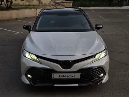Toyota Camry 2021 года за 13 500 000 тг. в Караганда – фото 46