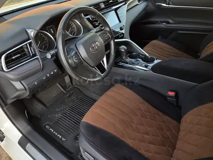 Toyota Camry 2021 года за 13 500 000 тг. в Караганда – фото 58