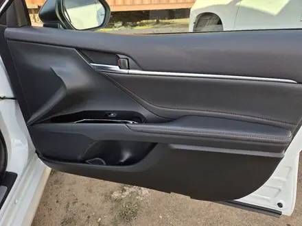 Toyota Camry 2021 года за 13 500 000 тг. в Караганда – фото 70