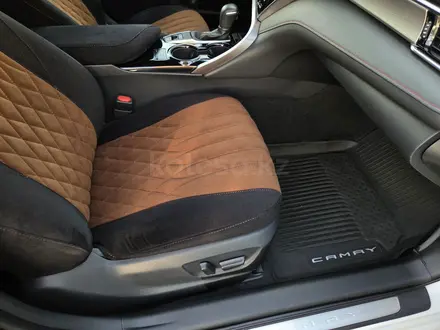 Toyota Camry 2021 года за 13 500 000 тг. в Караганда – фото 72