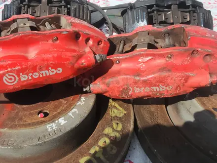 Суппорт диск тормозной перед зад Brembo суппорта диски комплект SRT за 130 000 тг. в Алматы – фото 3