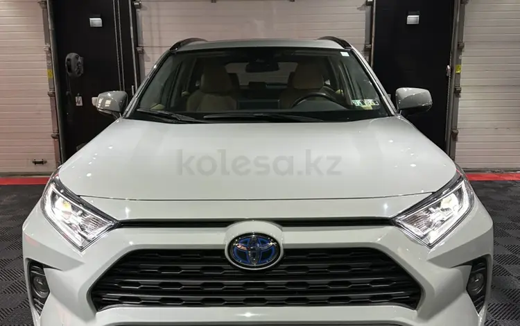 Toyota RAV4 2021 года за 17 500 000 тг. в Астана