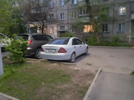 Mercedes-Benz C 180 2003 года за 3 600 000 тг. в Алматы – фото 2