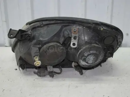 Передние фары на NISSAN ALMERA TINO 2003 года за 2 990 тг. в Шымкент – фото 2
