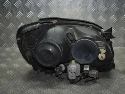 Передние фары на NISSAN ALMERA TINO 2003 года за 2 990 тг. в Шымкент – фото 4