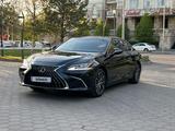 Lexus ES 250 2023 года за 27 500 000 тг. в Астана
