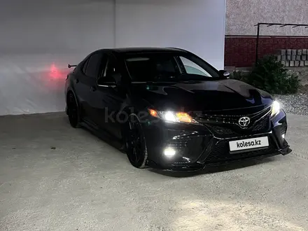 Toyota Camry 2021 года за 18 500 000 тг. в Шымкент – фото 6