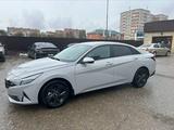 Hyundai Elantra 2023 годаfor11 300 000 тг. в Актобе – фото 2