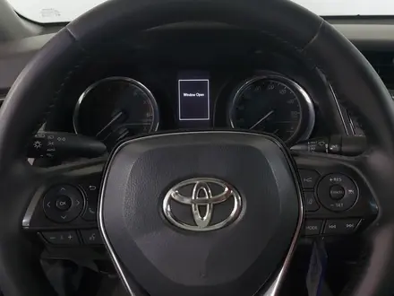 Toyota Camry 2020 года за 9 190 000 тг. в Шымкент – фото 12