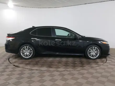 Toyota Camry 2020 года за 9 190 000 тг. в Шымкент – фото 4
