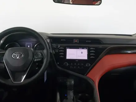Toyota Camry 2020 года за 9 190 000 тг. в Шымкент – фото 18