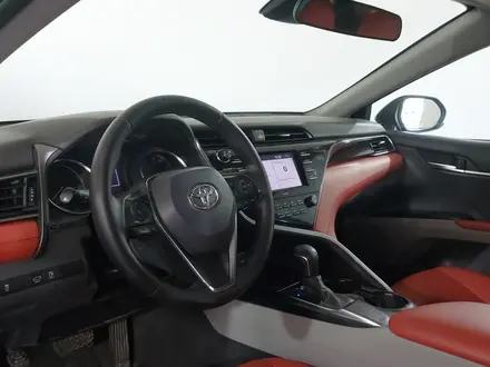 Toyota Camry 2020 года за 9 190 000 тг. в Шымкент – фото 19