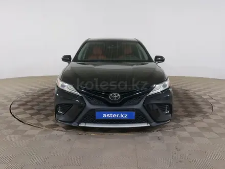 Toyota Camry 2020 года за 9 190 000 тг. в Шымкент – фото 2
