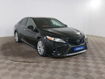 Toyota Camry 2020 года за 9 190 000 тг. в Шымкент – фото 3