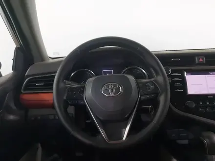 Toyota Camry 2020 года за 9 190 000 тг. в Шымкент – фото 14