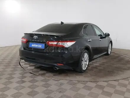 Toyota Camry 2020 года за 9 190 000 тг. в Шымкент – фото 5