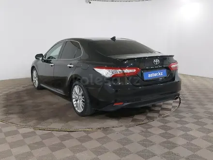 Toyota Camry 2020 года за 9 190 000 тг. в Шымкент – фото 7