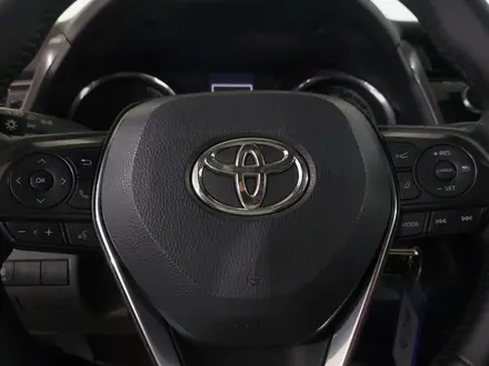 Toyota Camry 2020 года за 9 190 000 тг. в Шымкент – фото 16