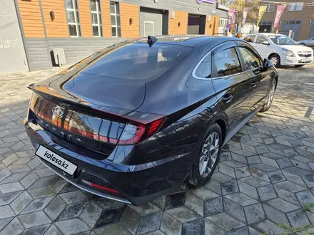 Hyundai Sonata 2021 года за 11 000 000 тг. в Уральск – фото 4