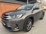 Toyota Highlander 2018 года за 17 500 000 тг. в Астана – фото 2