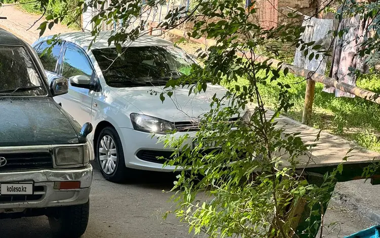 Volkswagen Polo 2014 годаfor3 800 000 тг. в Атырау