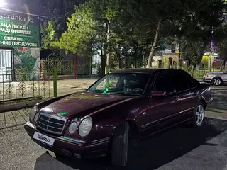 Mercedes-Benz E 230