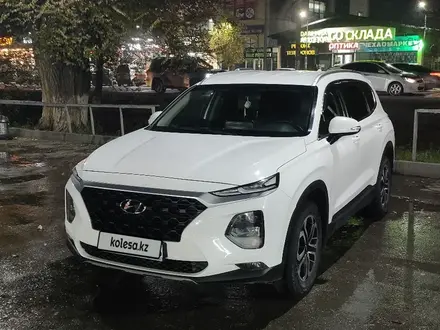 Hyundai Santa Fe 2019 года за 12 000 000 тг. в Алматы