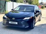 Toyota Camry 2017 года за 10 500 000 тг. в Актобе