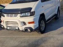 Mitsubishi Delica, 1994
