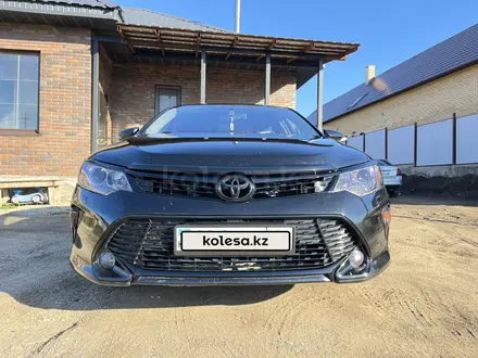 Toyota Camry 2015 года за 11 500 000 тг. в Усть-Каменогорск – фото 2