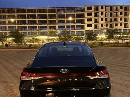 Hyundai Elantra 2021 года за 9 000 000 тг. в Актау – фото 4