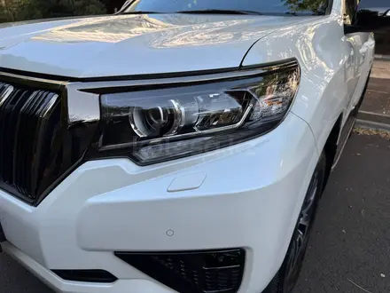 Toyota Land Cruiser Prado 2021 года за 37 500 000 тг. в Алматы – фото 32