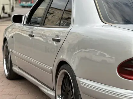 Mercedes-Benz E 55 AMG 1996 года за 4 150 000 тг. в Караганда – фото 31