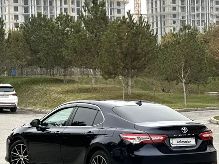 Toyota Camry 2020 года за 13 699 000 тг. в Шымкент – фото 4
